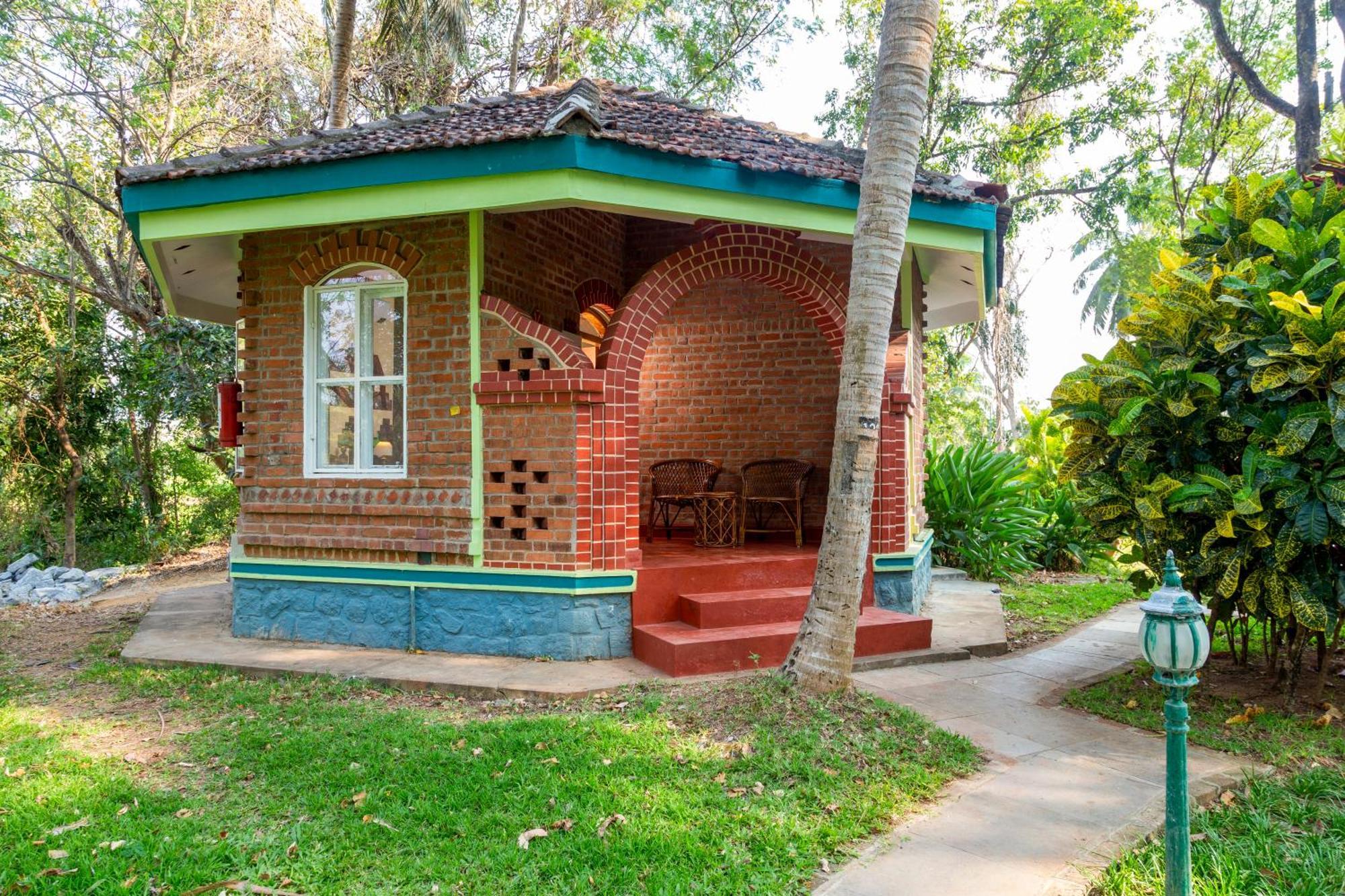 Kairali - The Ayurvedic Healing Village 팔라카드 외부 사진